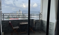 Mường Thanh Apartment Кухня с миской, ложкой, палочками для еды, сковородкой,