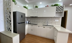 Mường Thanh Apartment Ванная комната с вешалкой для одежды и полотенцем,