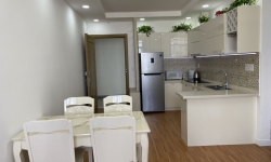 Mường Thanh Apartment Ванная комната с вешалкой для одежды и полотенцем,