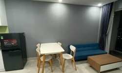 Samsora Riverside Phòng khách đầy đủ tiện nghi, có quạt trần điều hòa,