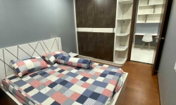 Samsora Riverside Phòng khách đầy đủ tiện nghi, có quạt trần điều hòa,