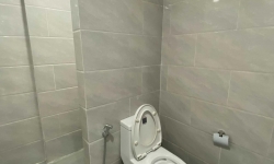 Samsora Riverside Phòng khách đầy đủ tiện nghi, có quạt trần điều hòa,