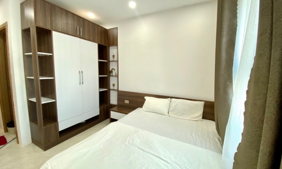 Mường Thanh Apartment Кухня с миской, ложкой, палочками для еды, сковородкой,