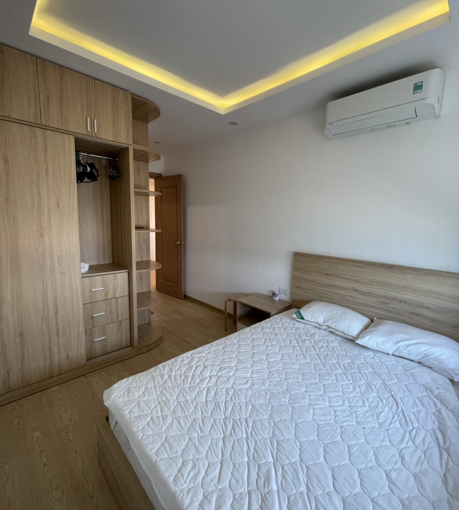 Mường Thanh Apartment Ванная комната с вешалкой для одежды и полотенцем,