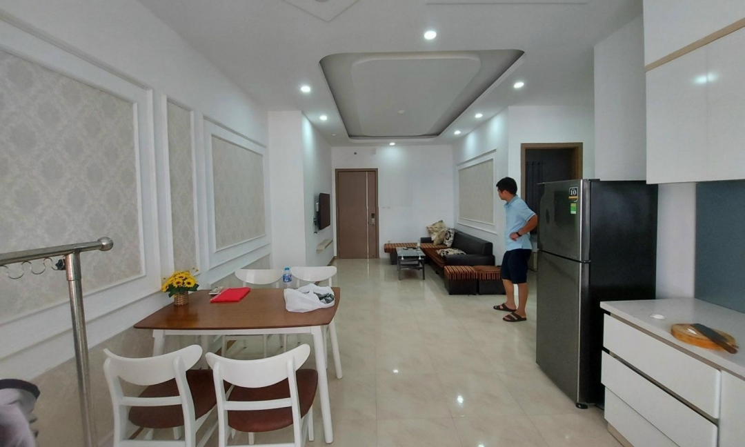 Mường Thanh Viễn Triều Phòng ngủ đầy đủ tiện nghi với chăn và gối,